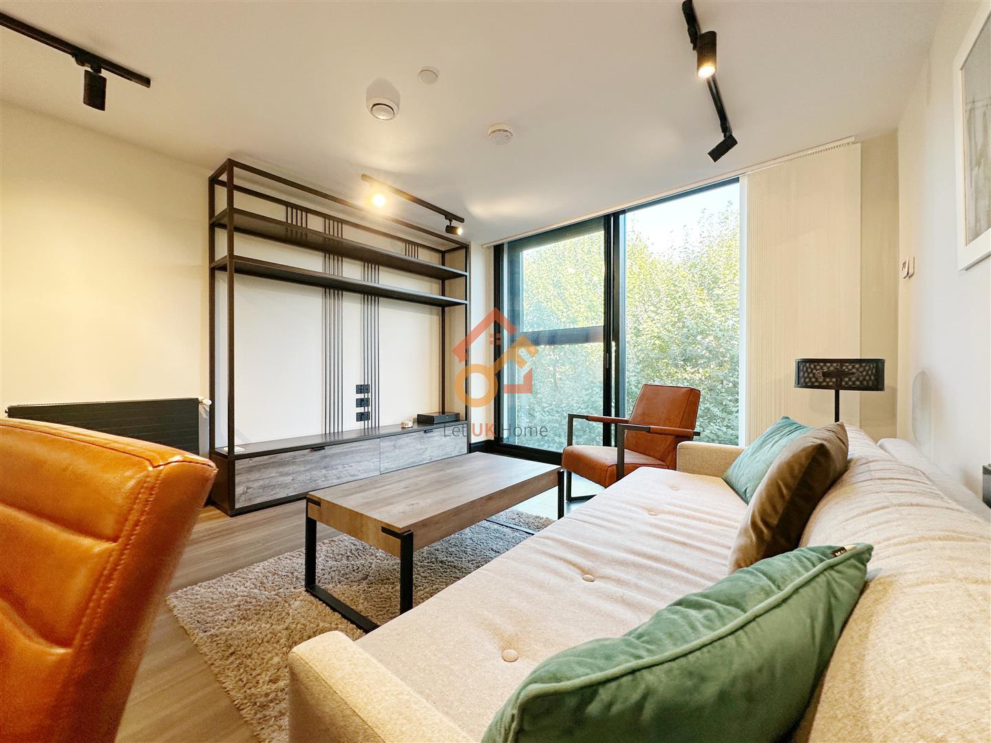 Flat Druid Street in Greater London