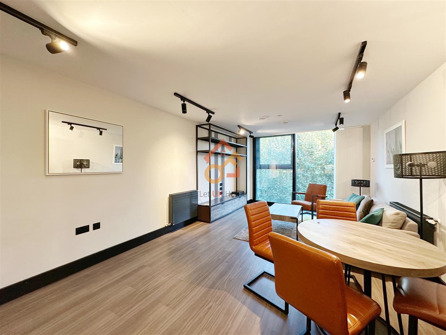 Flat Druid Street in Greater London