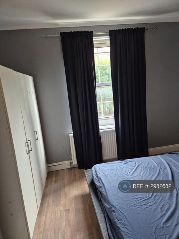 Room Shroffold Road in Greater London