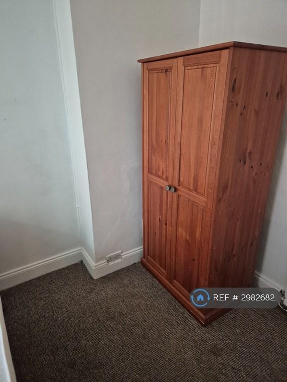 Room Shroffold Road in Greater London
