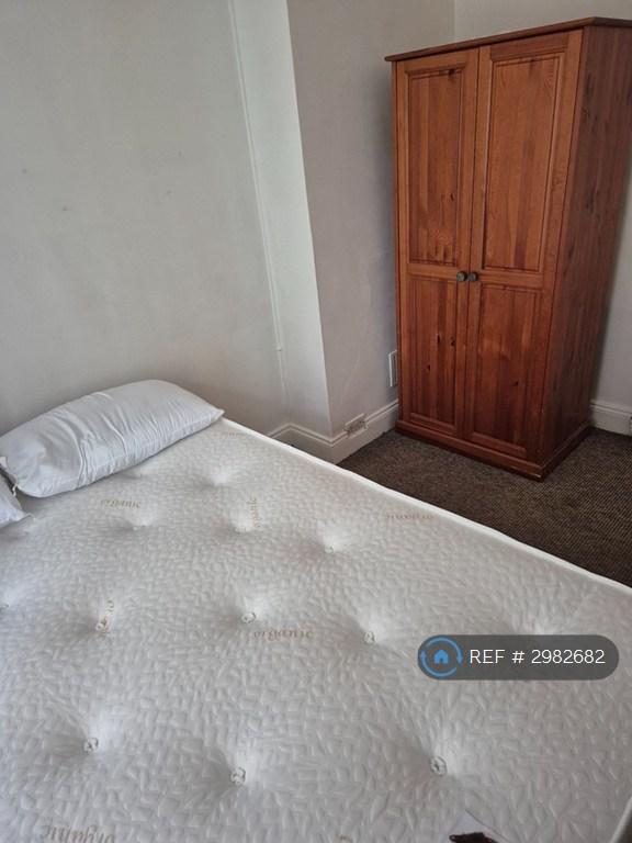 Room Shroffold Road in Greater London
