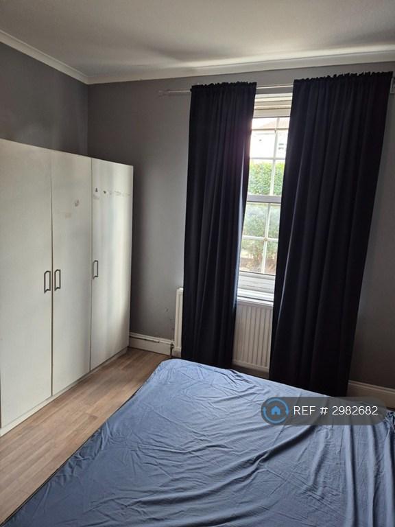 Room Shroffold Road in Greater London