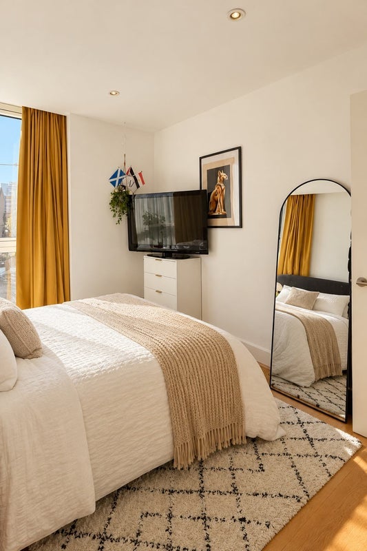 Flat Bridle Mews in Greater London