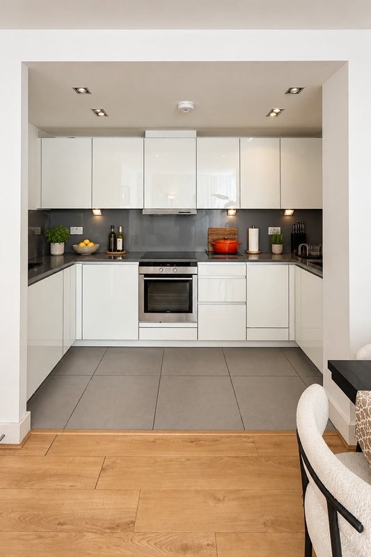 Flat Bridle Mews in Greater London
