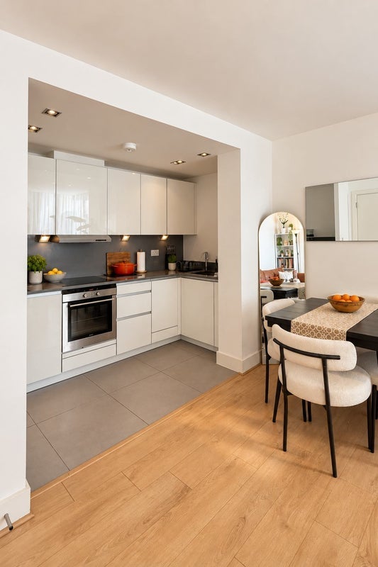 Flat Bridle Mews in Greater London
