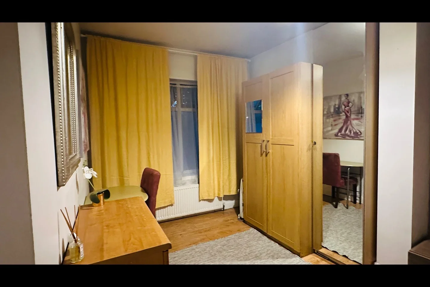 Room North Circular Road in Greater London