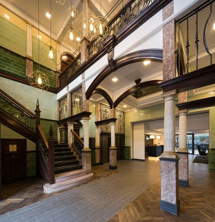 Room Hanging Ditch in Manchester