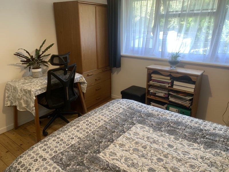 Room Scott Close in Poole