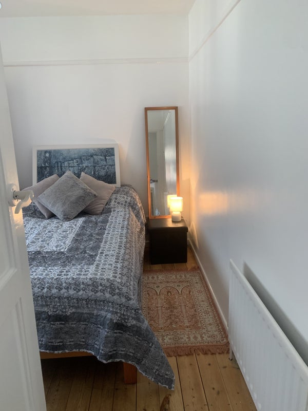 Room Scott Close in Poole