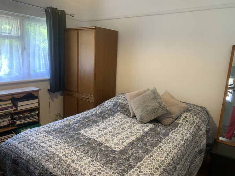 Room Scott Close in Poole