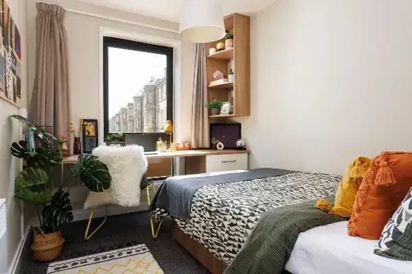 Flat Chalmers Street in City of Edinburgh