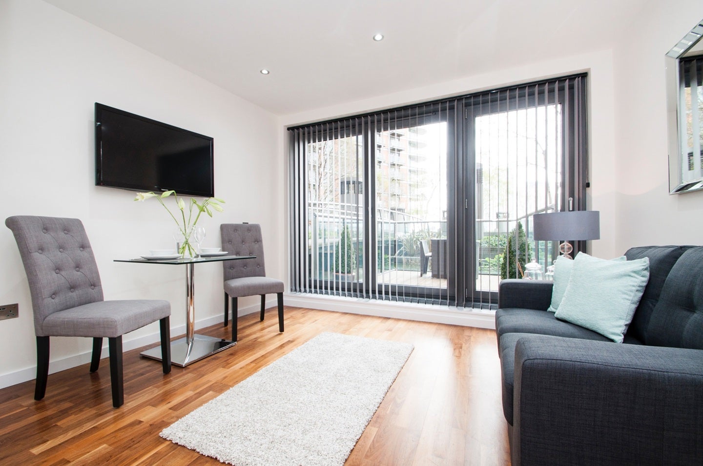 Flat Fairmont Avenue in Greater London