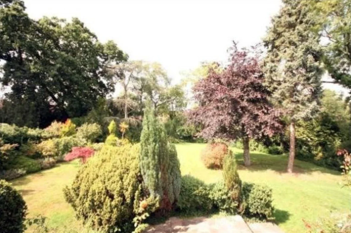 Room Mount Drive in Greater London