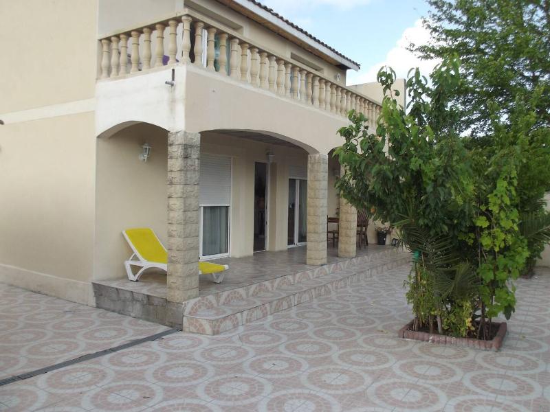 House Rue des Treilles in Libourne