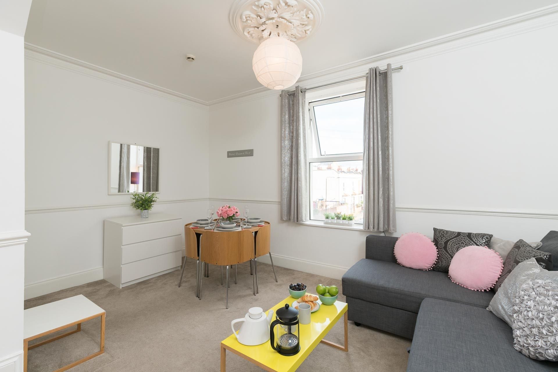 Flat Saint Nicholas Road in Bristol