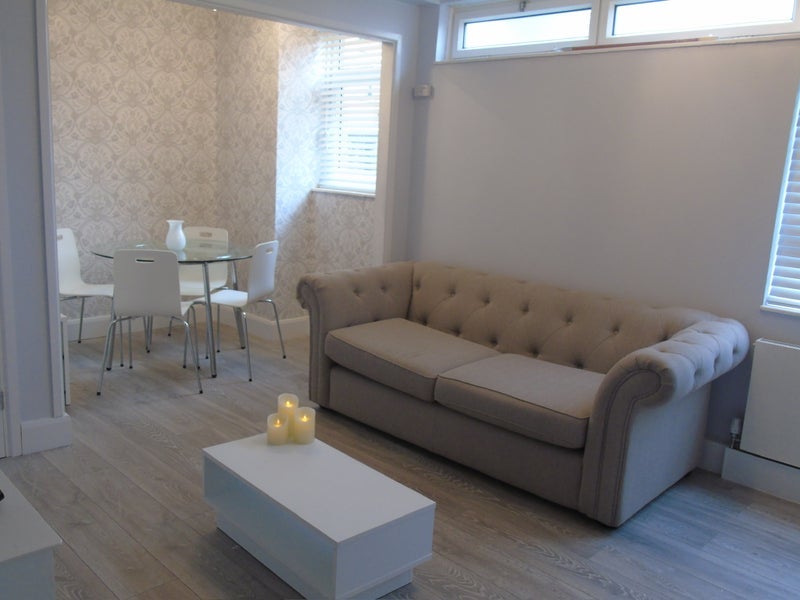 Room Lacy Road in Greater London