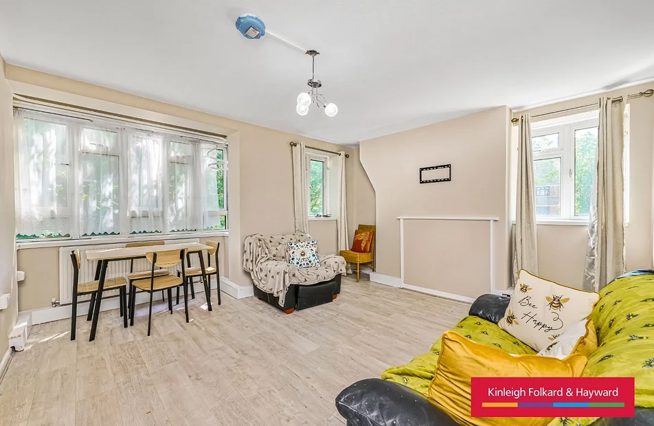 Flat Poynders Road in Greater London