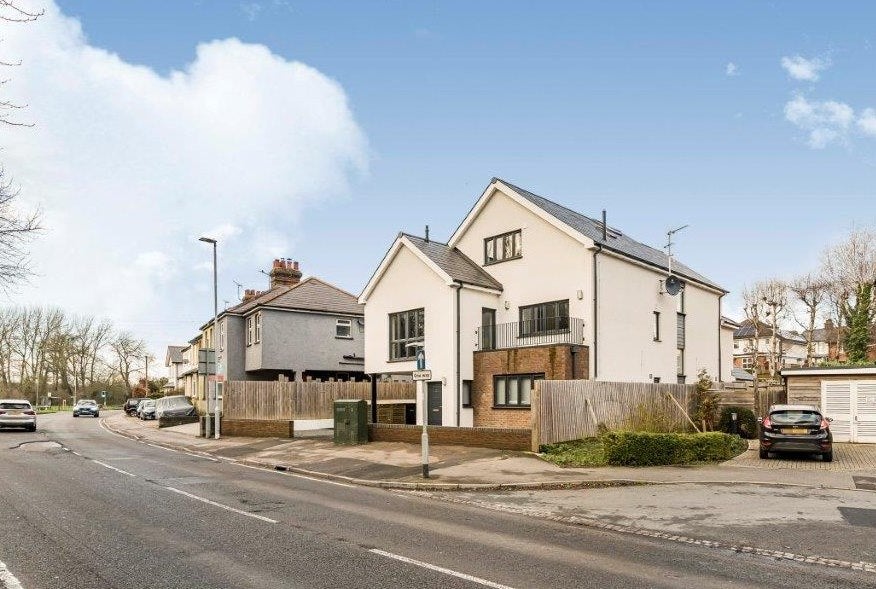 Flat Lower Luton Road in St Albans