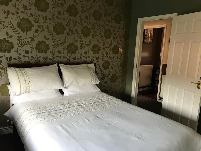Room Bromley Road in Greater London