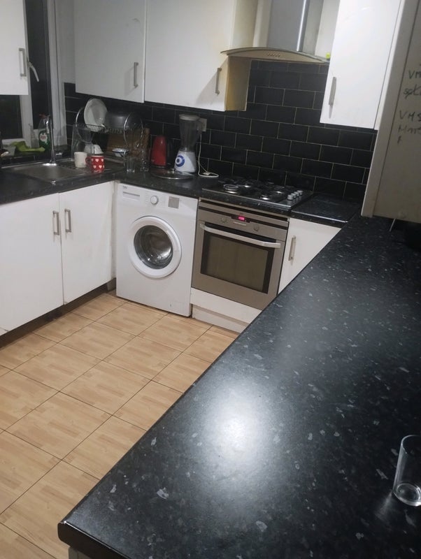 Room Russell Road in Greater London