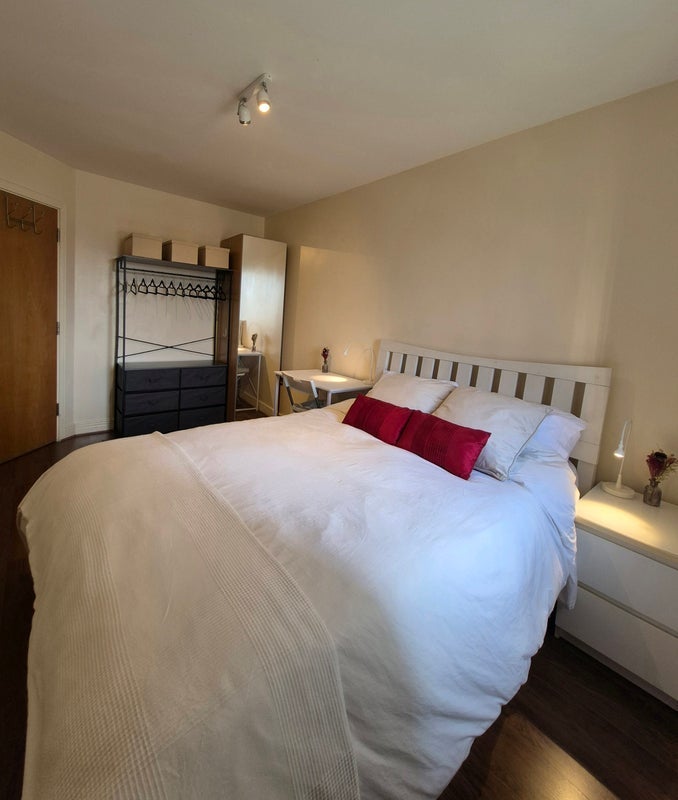 Room High Street in Greater London