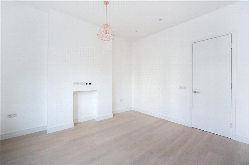 Flat Westbourne Park Road in Greater London