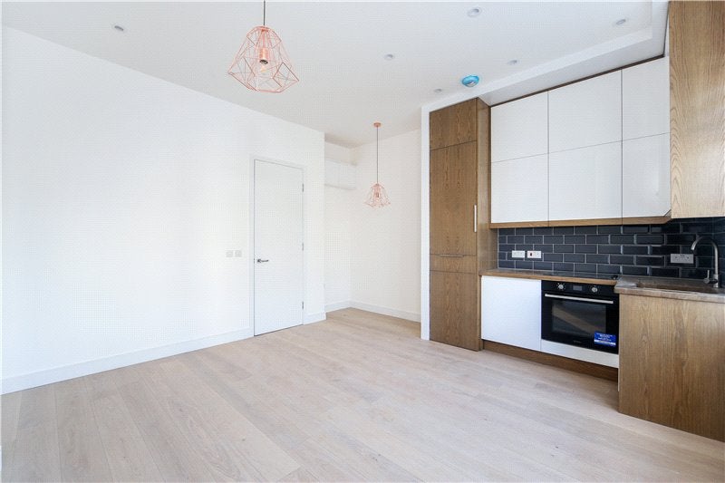 Flat Westbourne Park Road in Greater London
