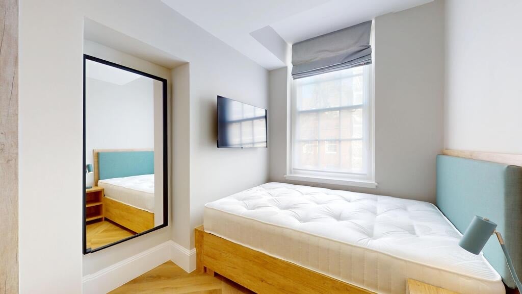 Flat Draycott Avenue in Greater London