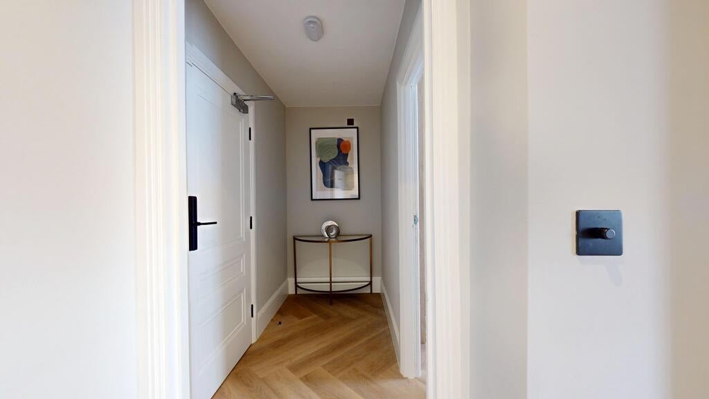 Flat Draycott Avenue in Greater London