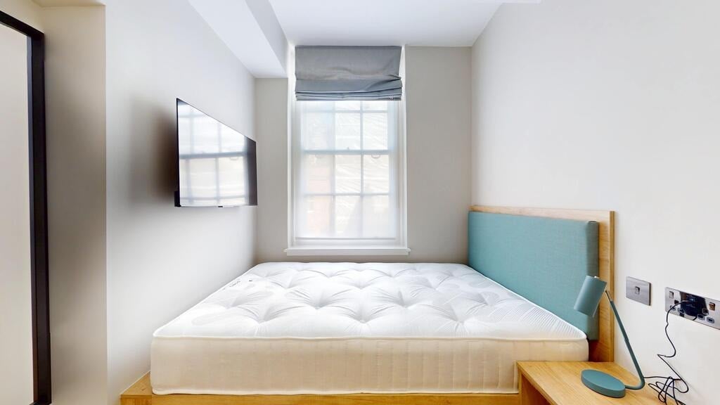 Flat Draycott Avenue in Greater London