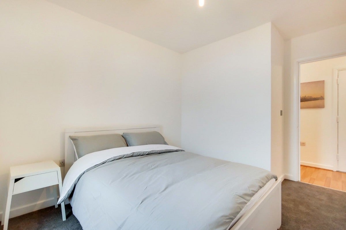 Flat Warton Road in Greater London