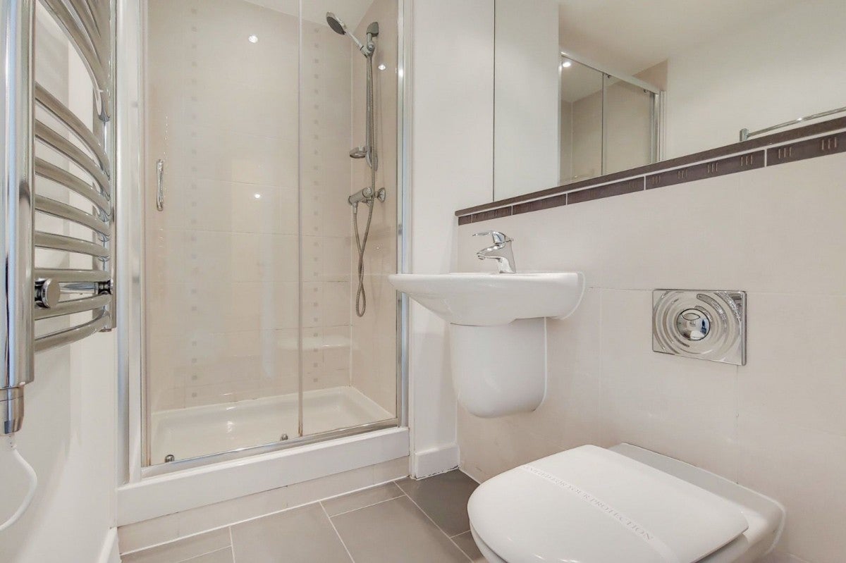 Flat Warton Road in Greater London