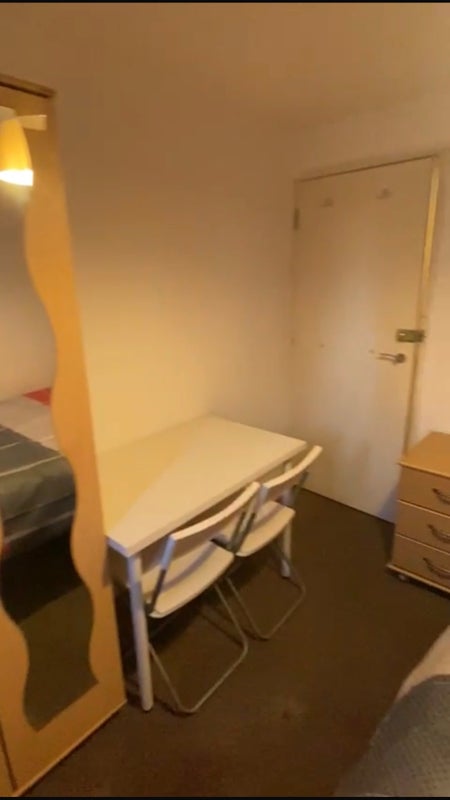 Room Bazely Street in Greater London