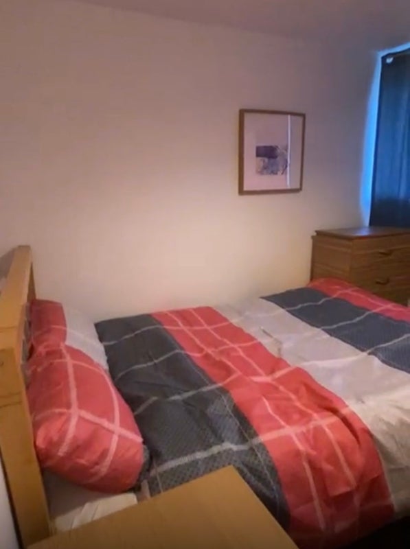 Room Bazely Street in Greater London