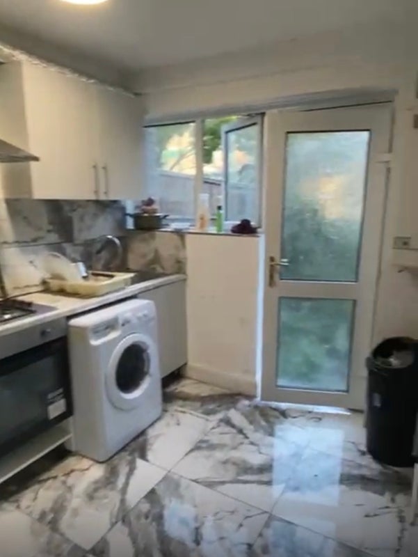 Room Bazely Street in Greater London
