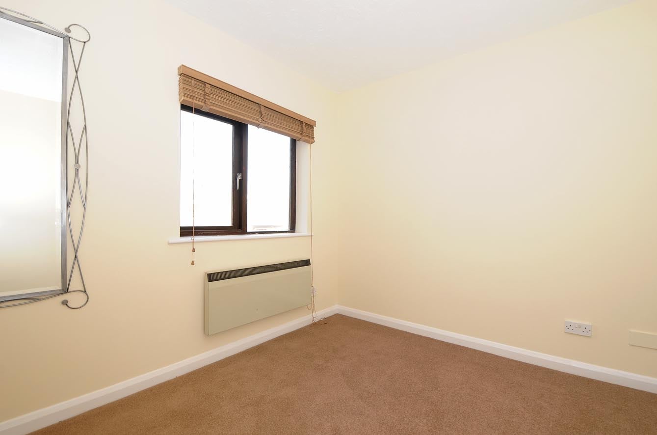 Flat Wapping Wall in Greater London