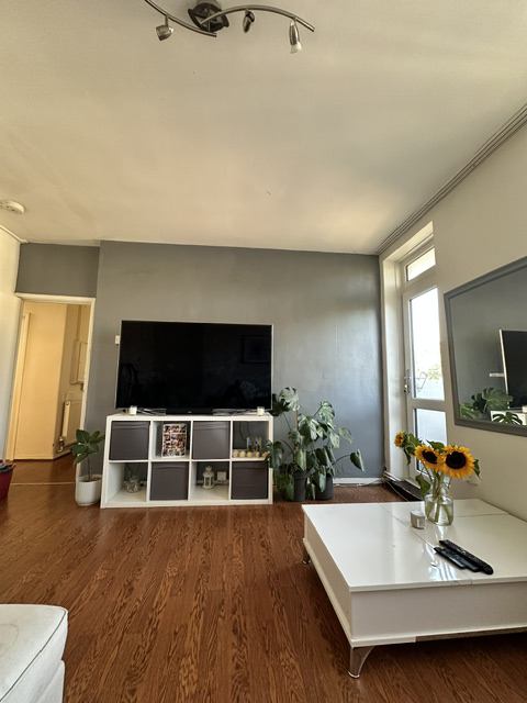 Flat Whiston Road in Greater London