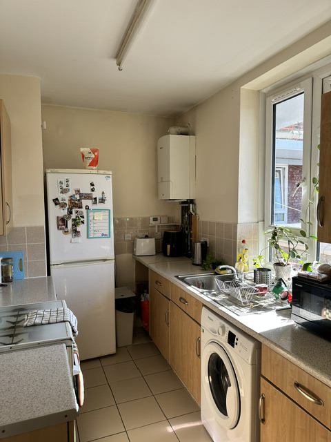 Flat Whiston Road in Greater London