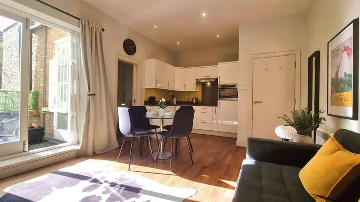 Flat Ladbroke Grove in Greater London
