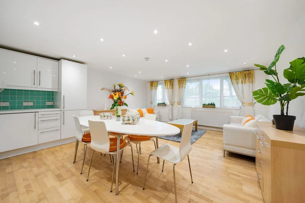 Flat Chevening Road in Greater London