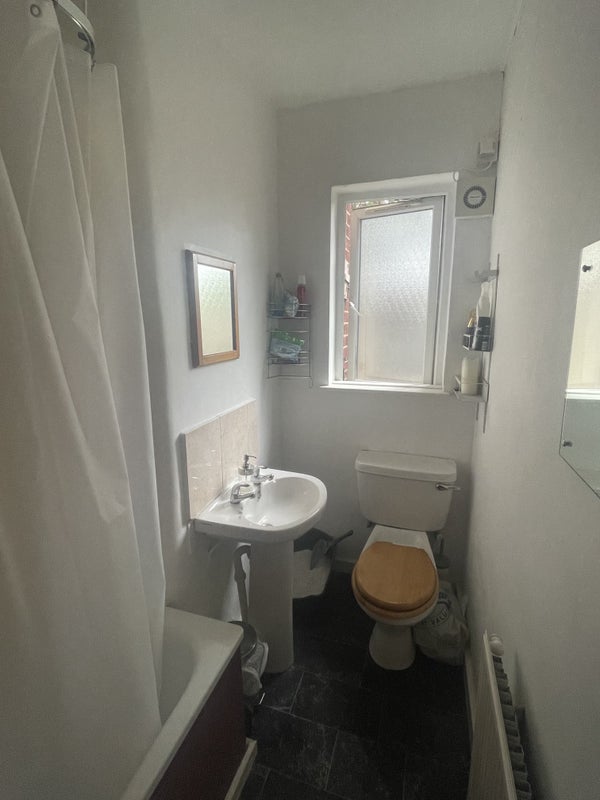 Room Devonshire Court in Greater London