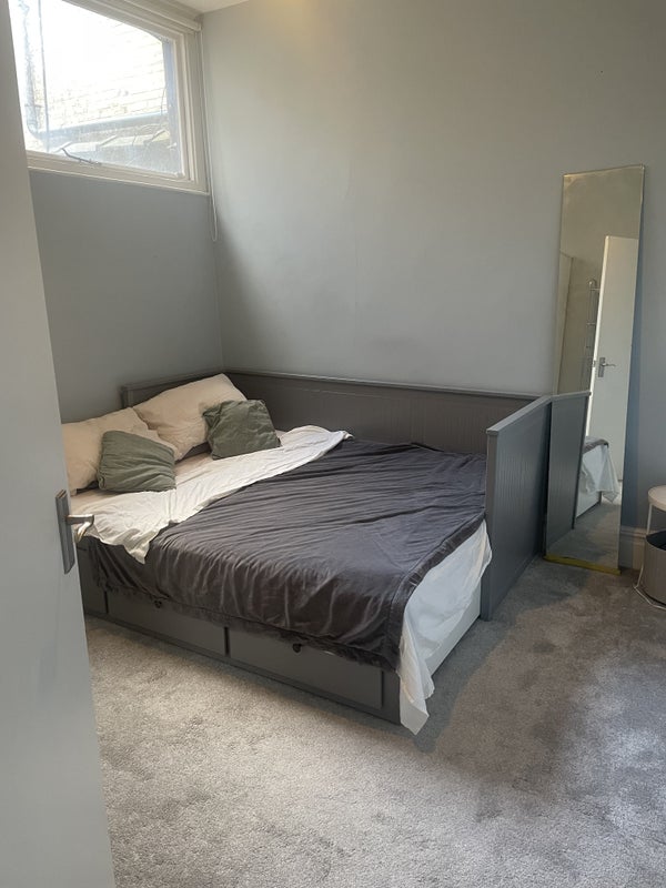 Room Gisburn Road in Greater London