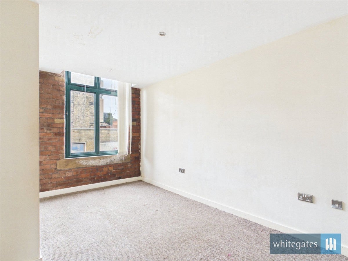 Flat Sunbridge Road in Bradford