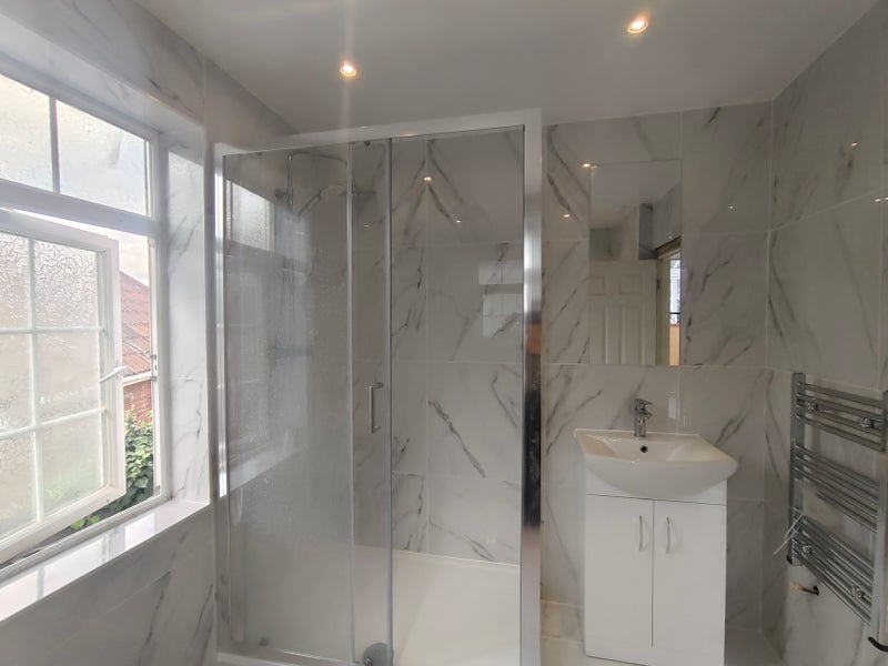 Room Coxmount Road in Greater London