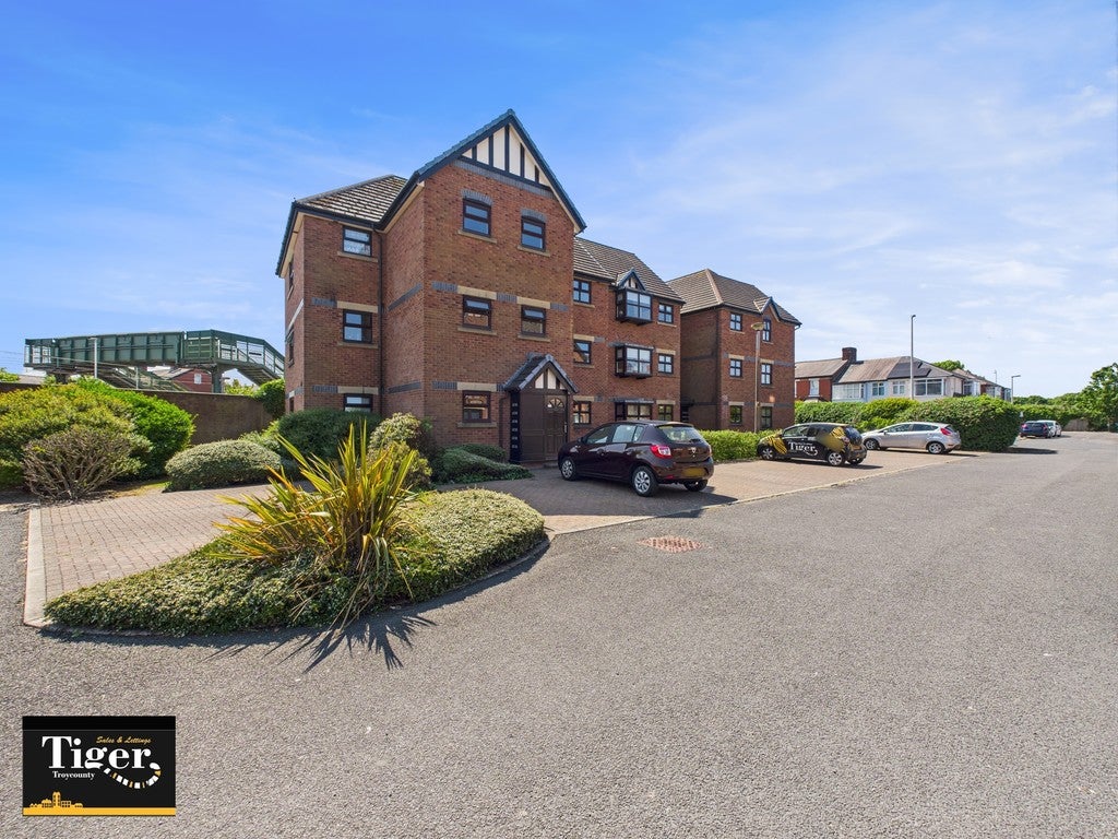 Flat Bispham Road in Blackpool