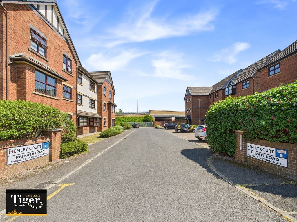 Flat Bispham Road in Blackpool