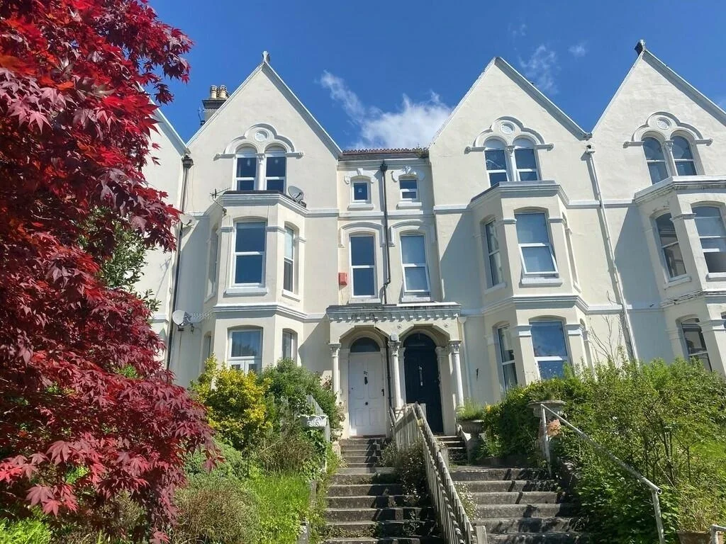 Flat Connaught Avenue in Plymouth