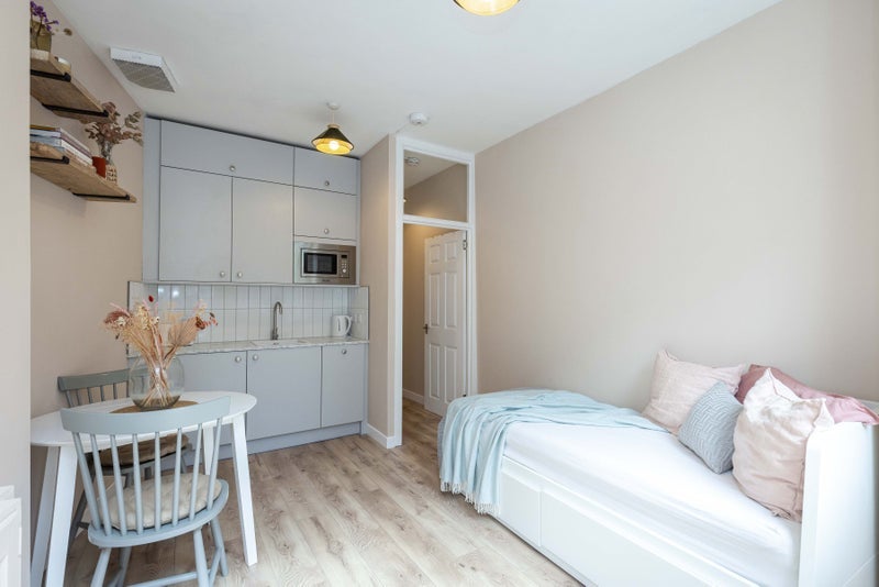 Flat Murieston Road in City of Edinburgh