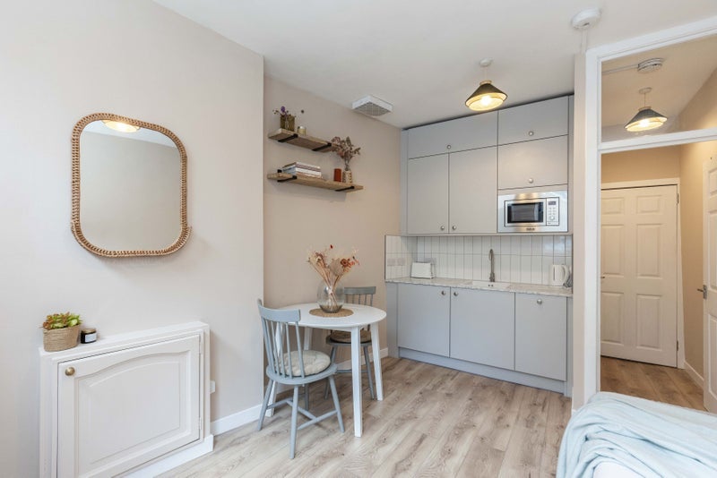 Flat Murieston Road in City of Edinburgh