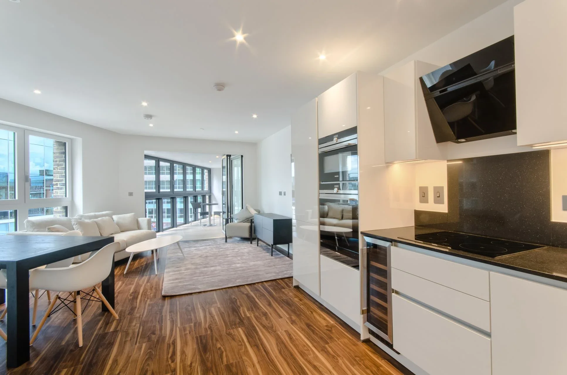 Flat Leman Street in Greater London